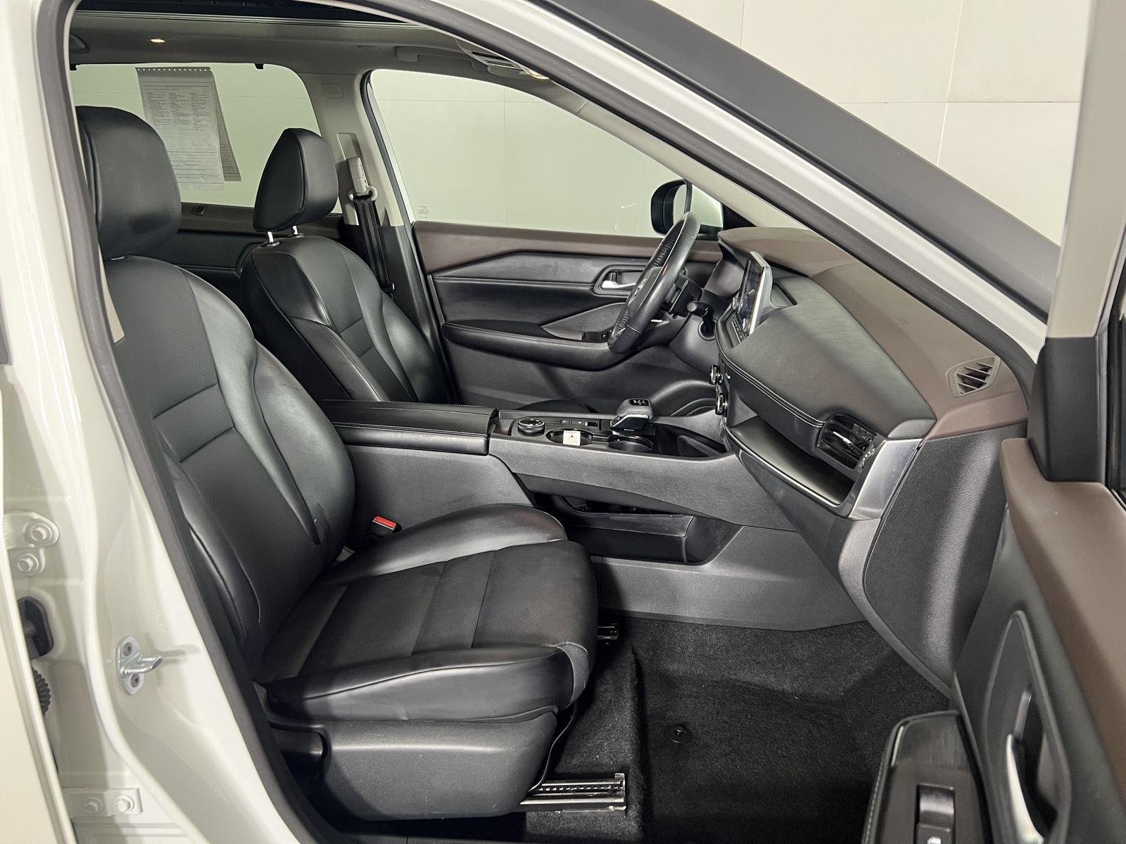 Used 2023 Pearl White Tricoat Nissan SV image 16