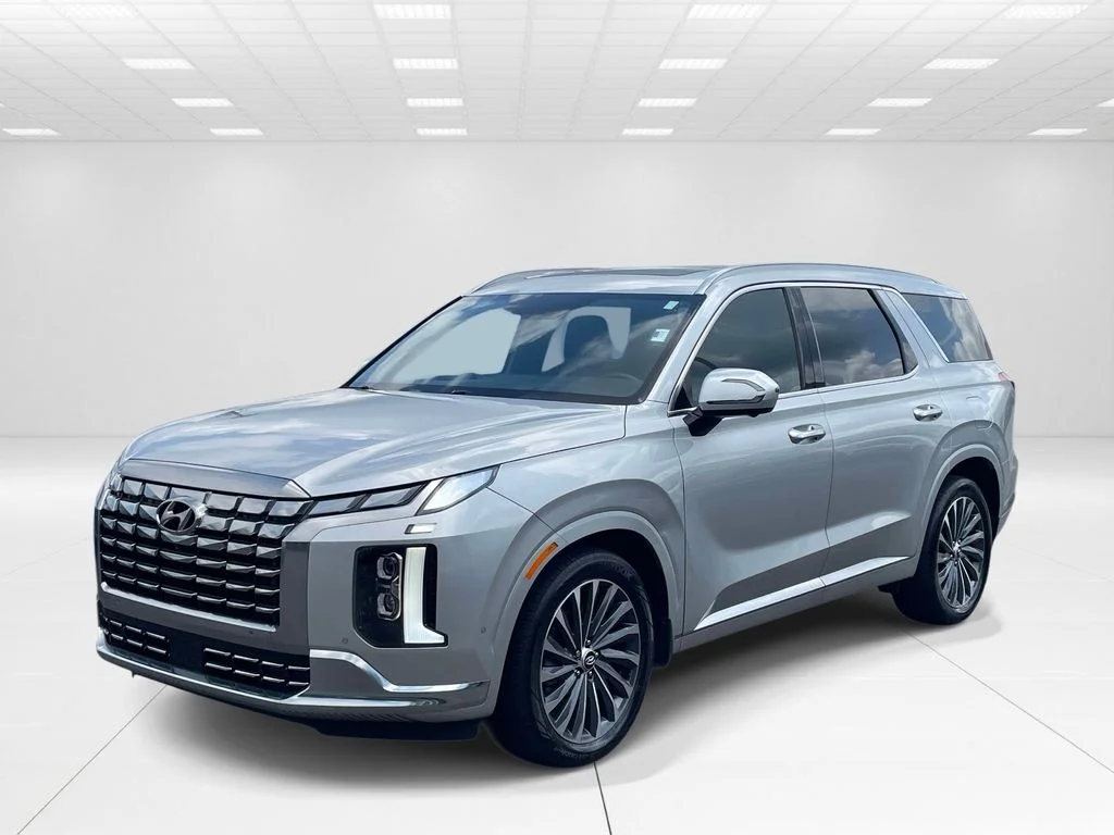 Used 2024 Silver Hyundai Calligraphy image 3