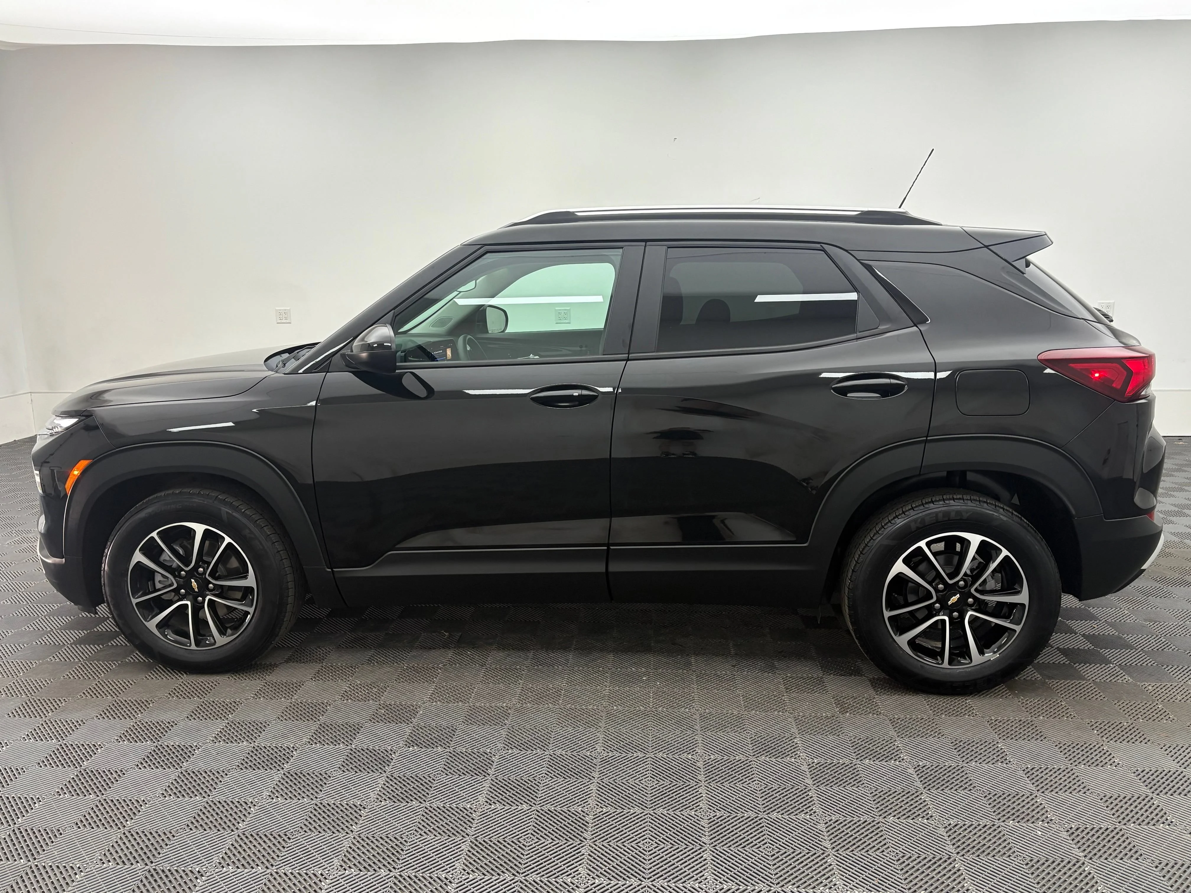 Used 2025 Mosaic Black Metallic Chevrolet LT image 10