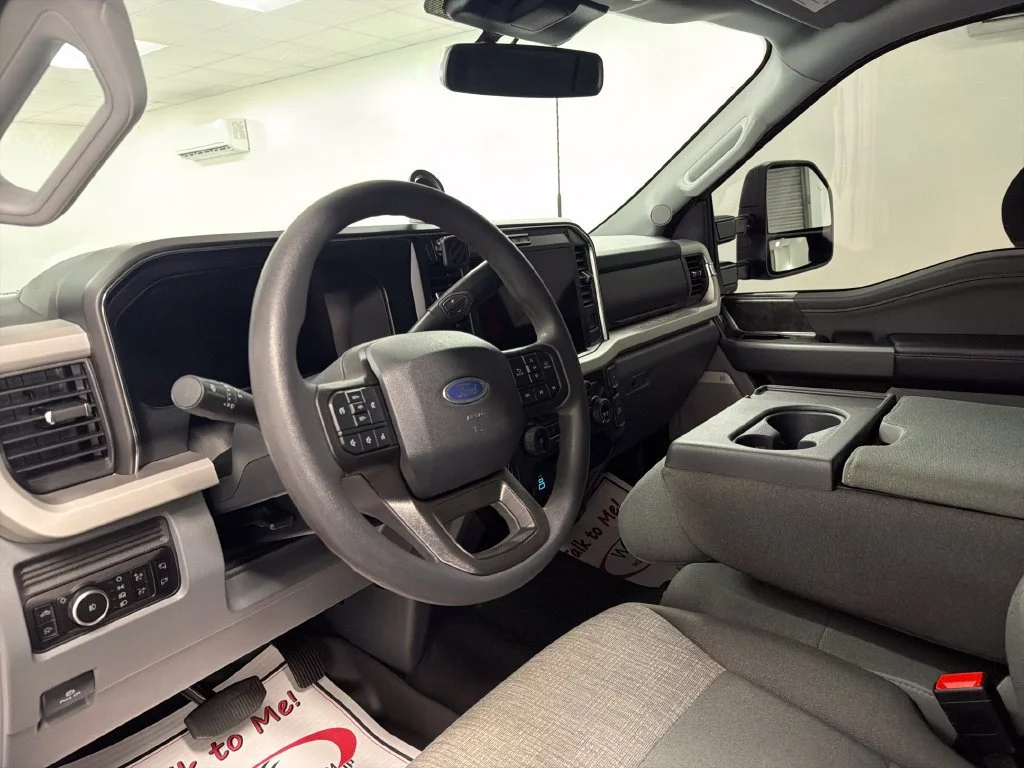 Used 2025 Race Red Ford XLT image 16