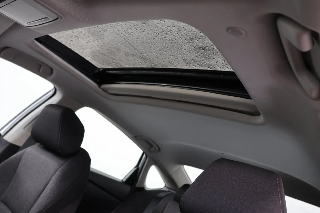 Used 2026 Platinum White Pearl Honda SE image 19