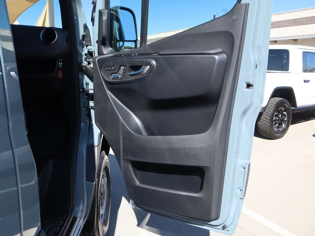 New 2026  Mercedes-Benz Cargo 170 WB image 23