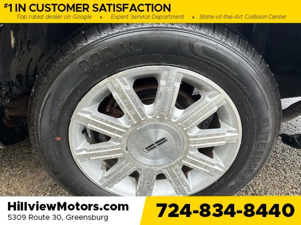 Used 2009 Black Clearcoat Lincoln Signature image 11