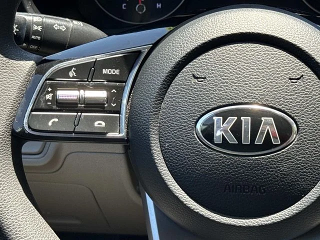 Used 2019 Black Kia LXS image 21