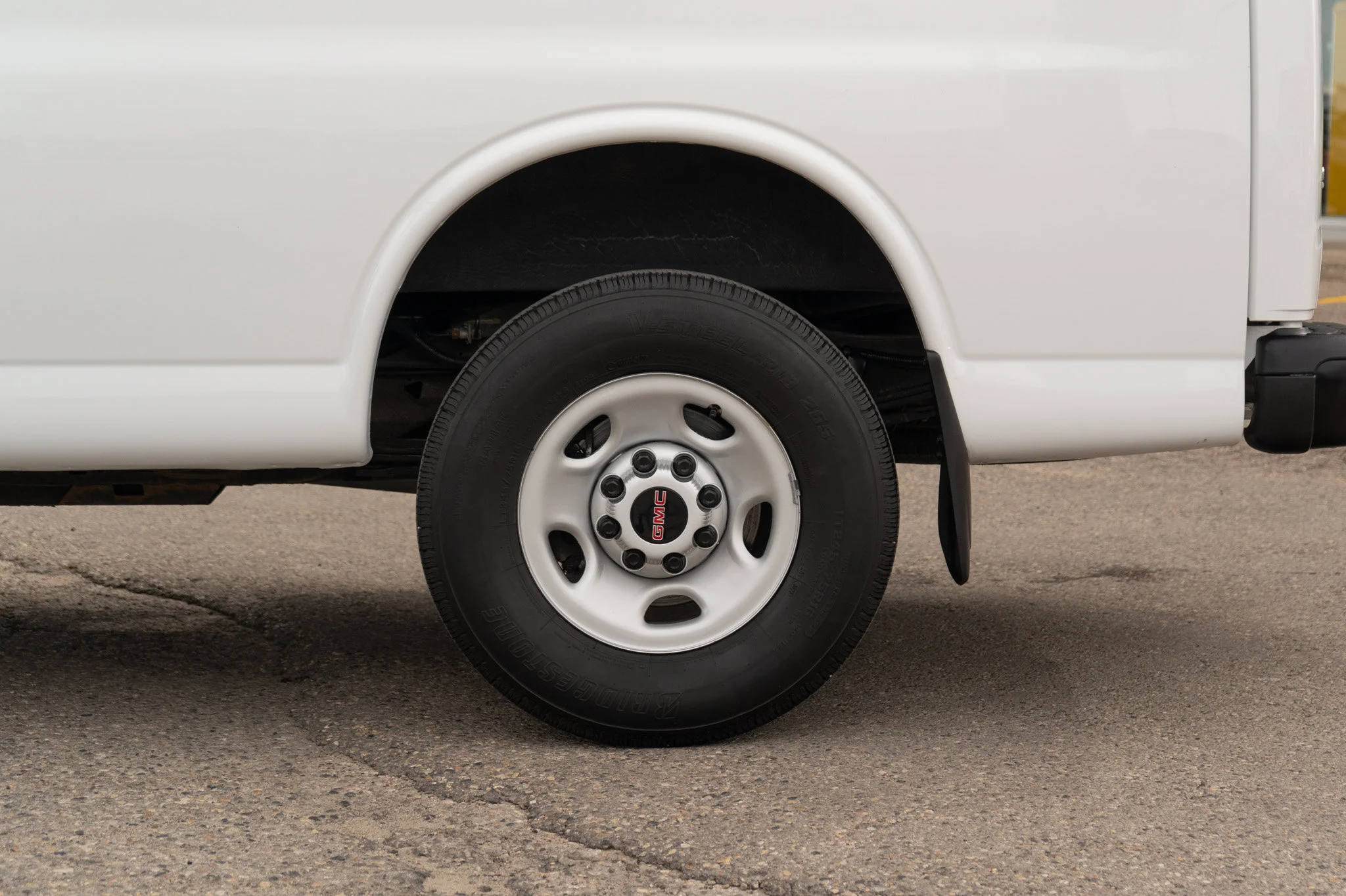 Certified Used 2023 Summit White GMC Cargo*135in WB | Summit White | Rubber Lined Flooring | Htd Mirrors | 239.4 cuft Capacity image 19