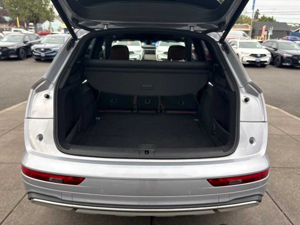 Used 2022 Florett Silver Metallic Audi 40 Premium Plus image 31