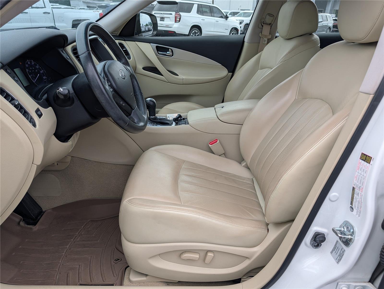 Used 2017 Majestic White INFINITI RWD image 10
