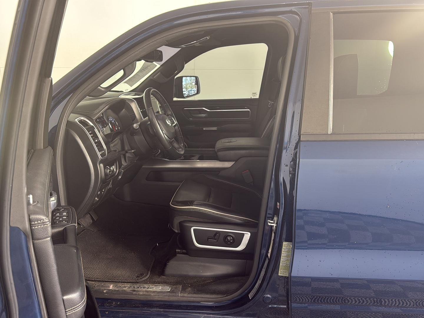 Used 2020 Patriot Blue Pearlcoat Ram Laramie image 11