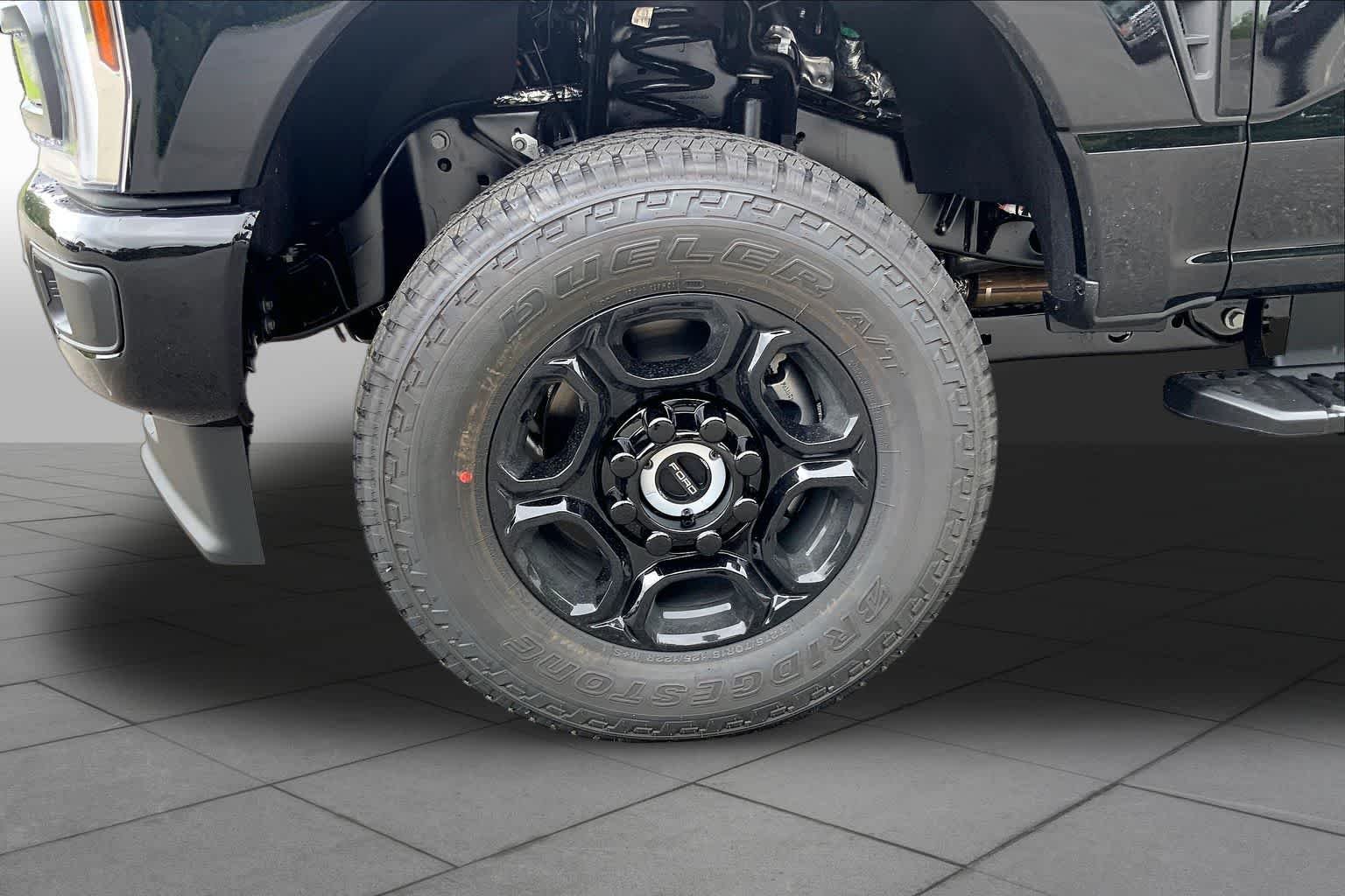 New 2026 Agate Black Metallic Ford XL image 17