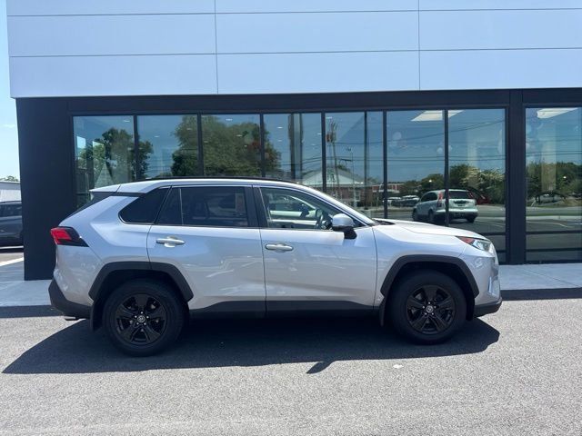 Used 2019 Silver Toyota XLE image 2