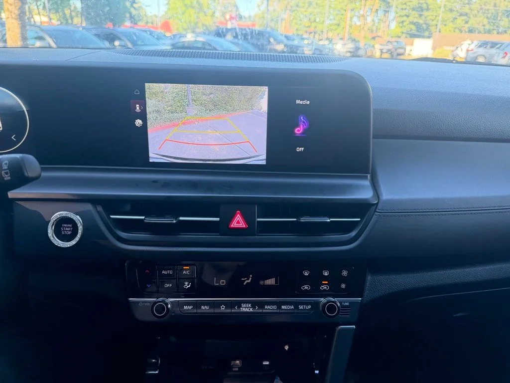 Used 2024 Snow White Pearl Kia SX image 19
