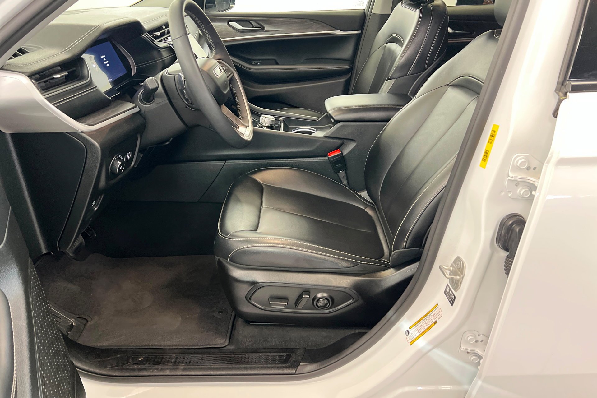 Used 2024 Bright White Clearcoat Jeep Limited image 18