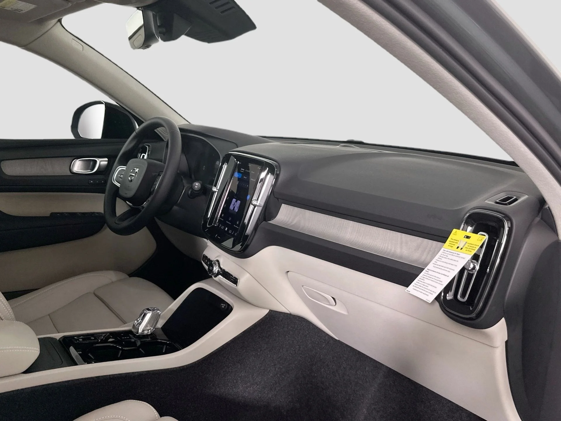 2026 Volvo XC40 Plus - Photo 26