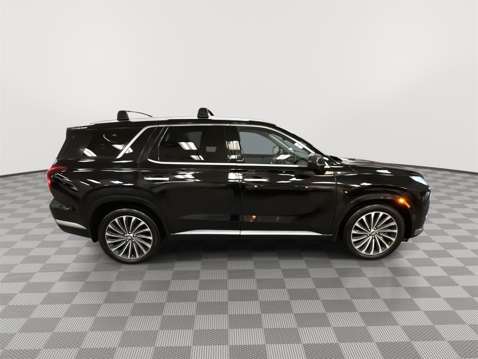 Used 2024 Abyss Black Pearl Hyundai Calligraphy image 4