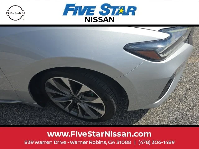 Used 2023 Silver Nissan Platinum image 5