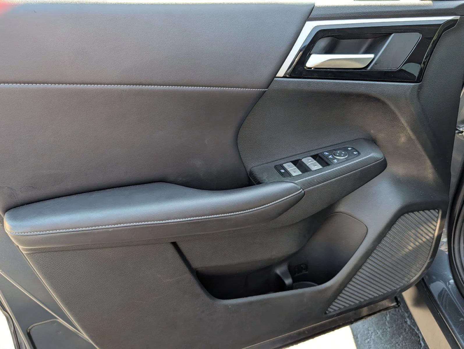 Used 2024 Alloy Silver Metallic Mitsubishi SE image 14