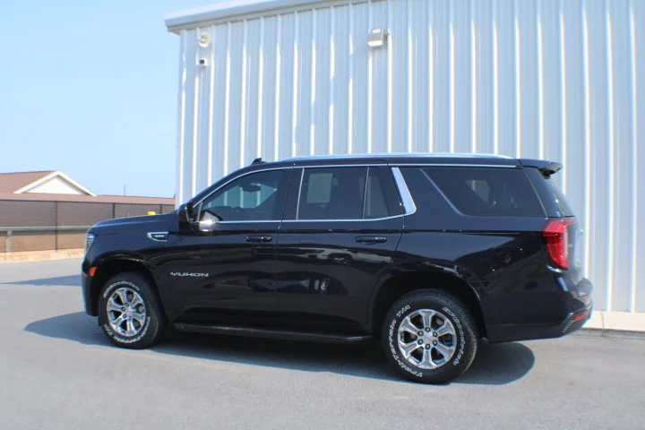 Certified Used 2022 Midnight Blue Metallic GMC SLE image 3