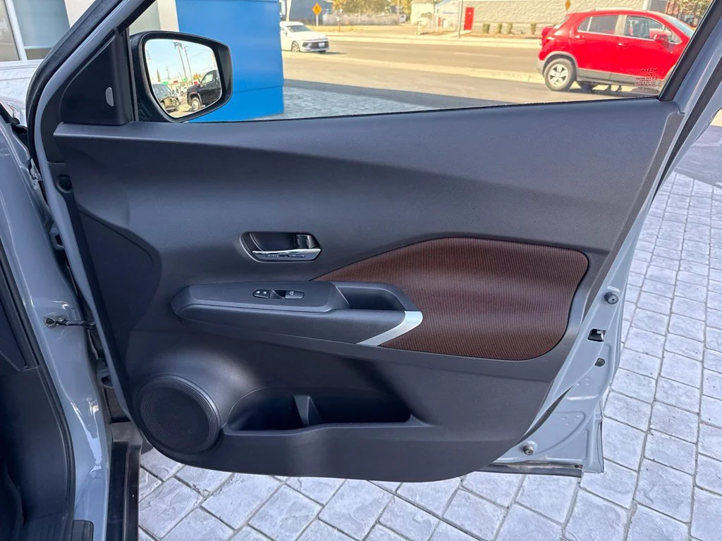 Used 2021 Gray Nissan SR image 17