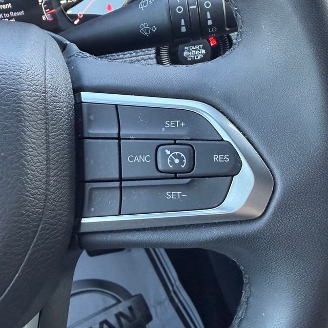 Used 2024 White Jeep Latitude image 17