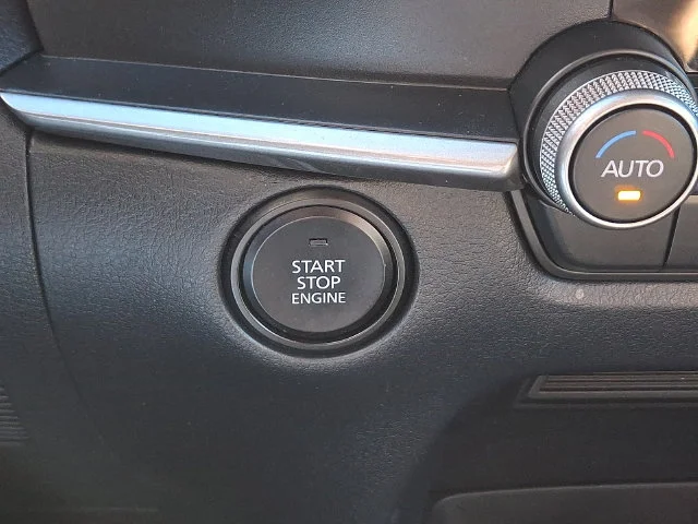 Used 2021 Black Mazda Select image 22
