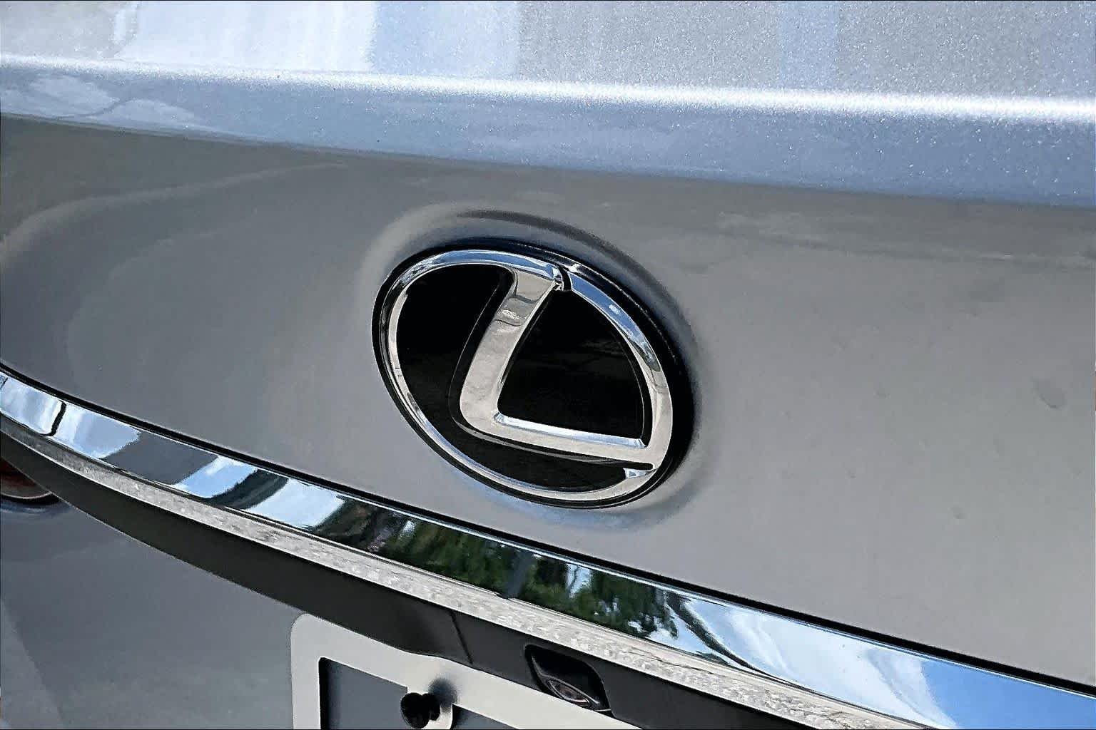 Used 2020 Silver Lining Metallic Lexus  image 31