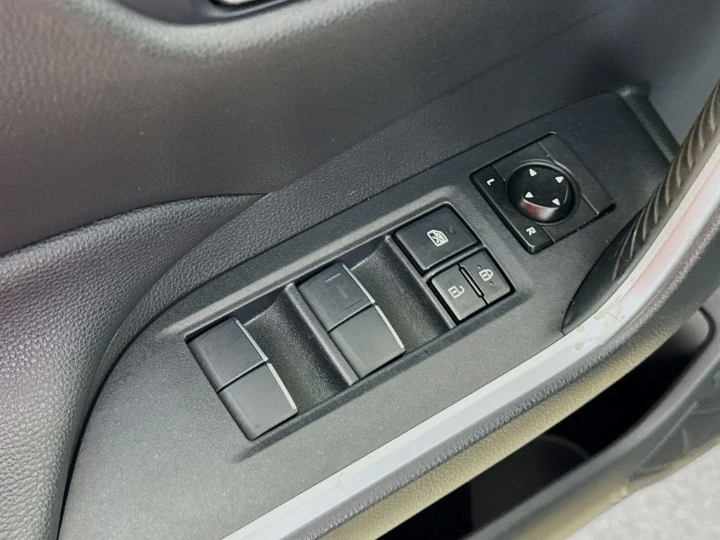 Used 2020 Magnetic Gray Metallic Toyota XLE Premium image 17