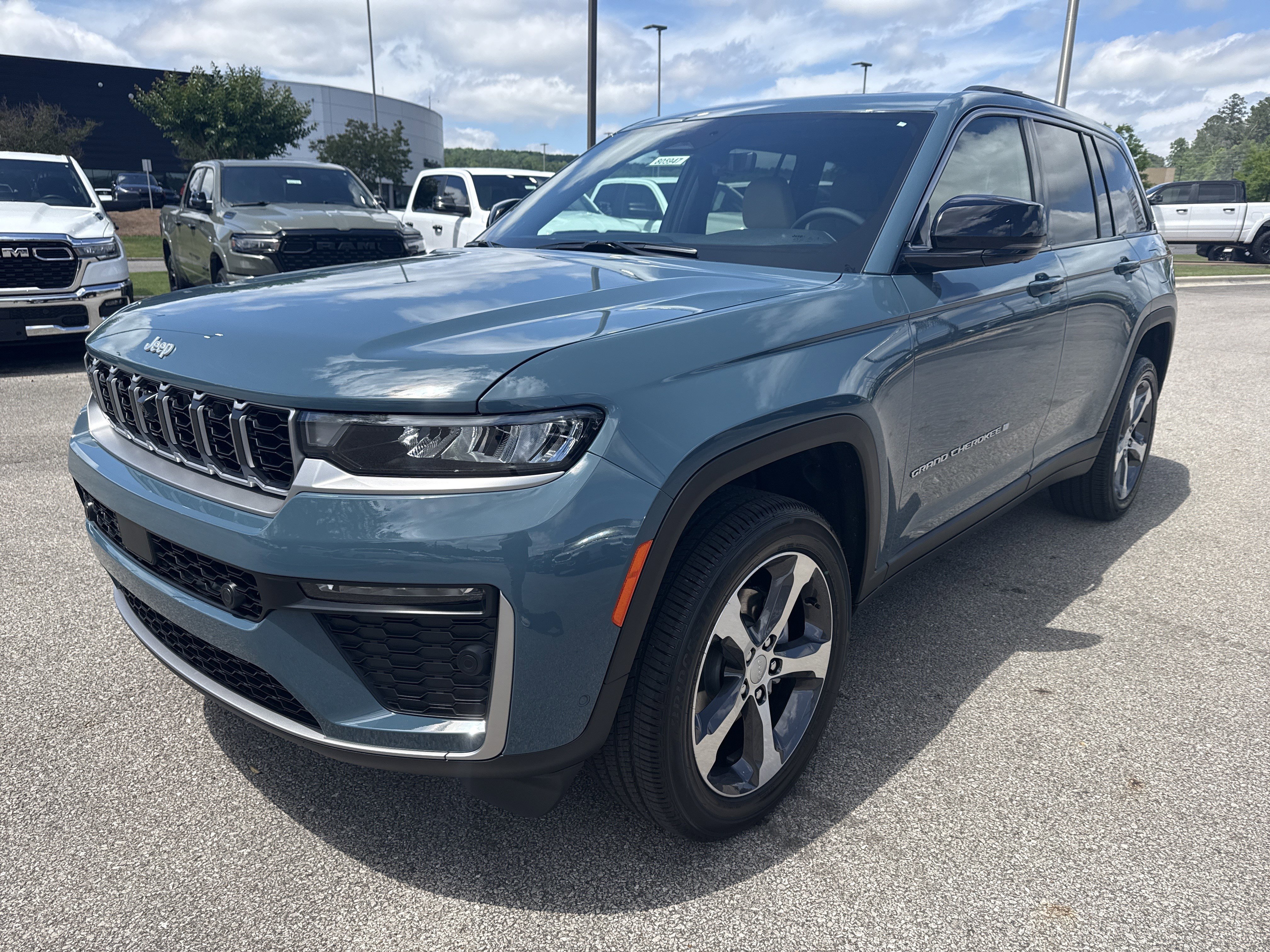 New 2026 Steel Blue Exterior Paint Jeep Limited image 3