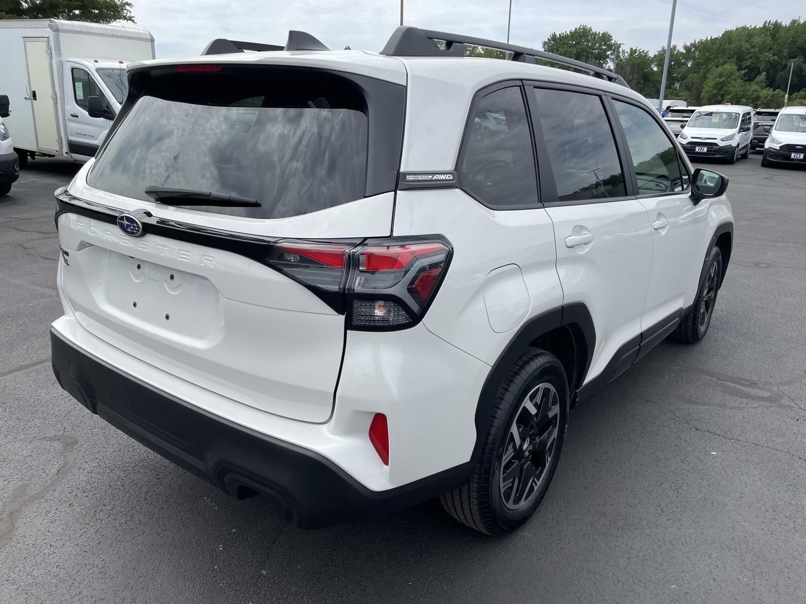 Used 2025 Crystal White Pearl Subaru Premium image 5