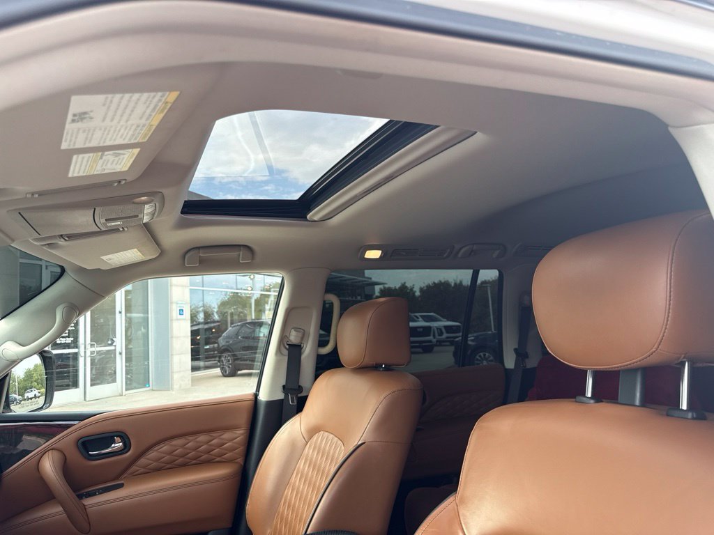 Used 2019 White INFINITI LUXE image 9