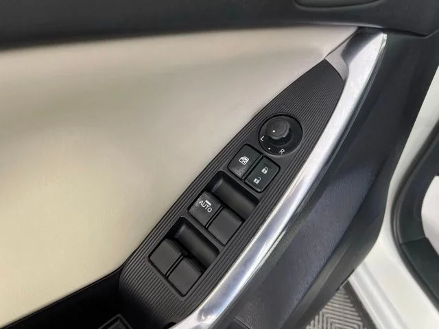 Used 2013 White Mazda Grand Touring image 18