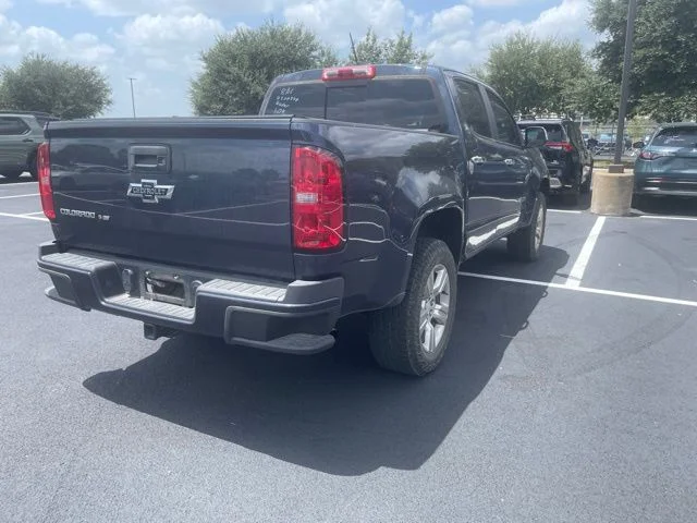 Used 2018 Blue Metallic Chevrolet Z71 image 4
