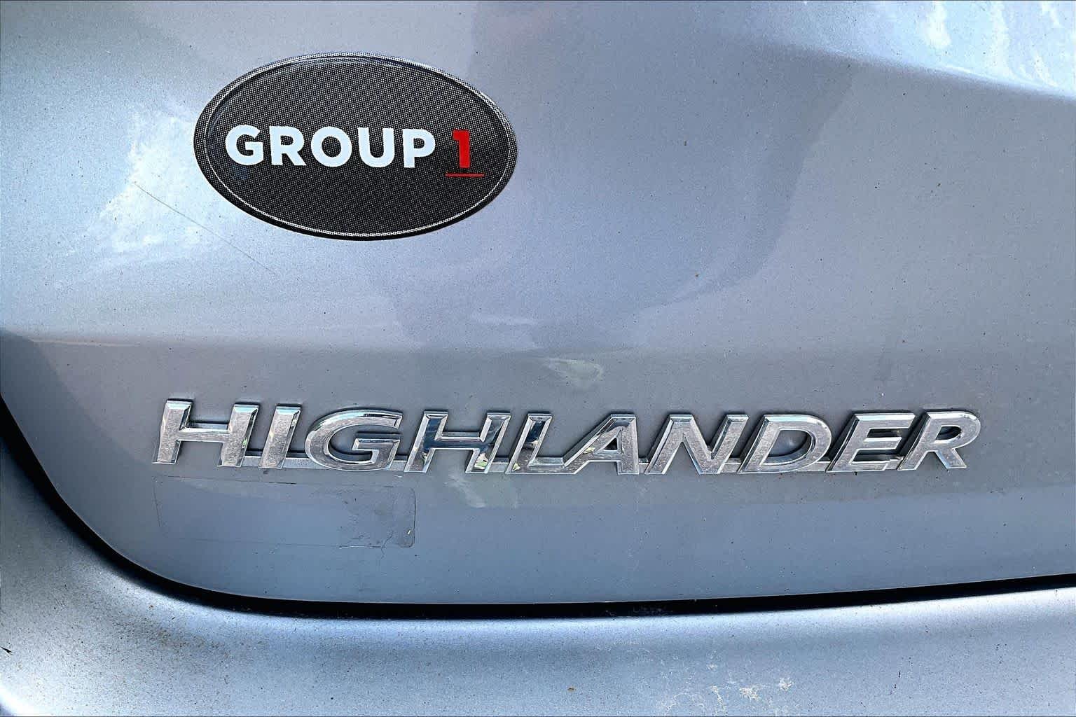 Used 2015 Silver Sky Metallic Toyota XLE image 33