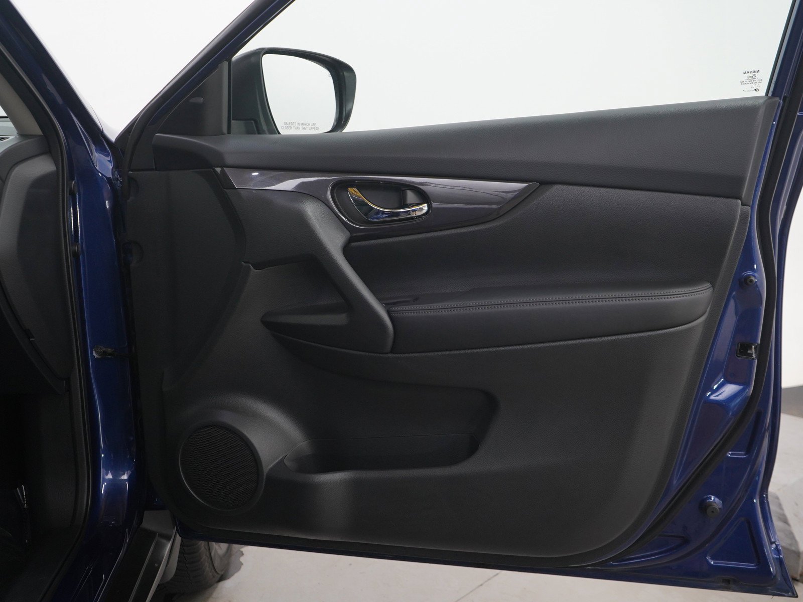 Used 2019 Caspian Blue Metallic Nissan AWD SV image 9
