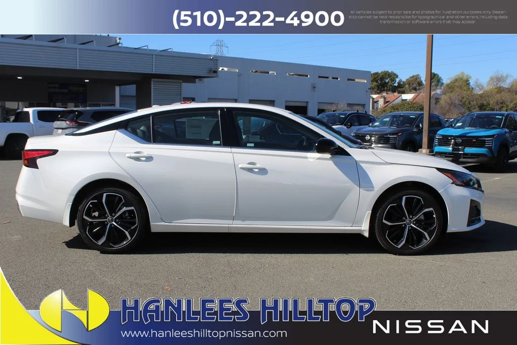 2025 Nissan Altima SR - Photo 6