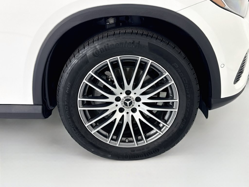 Used 2026  Mercedes-Benz GLC 300 image 32