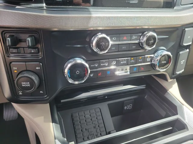 New 2026 Agate Black Metallic Ford Platinum image 26