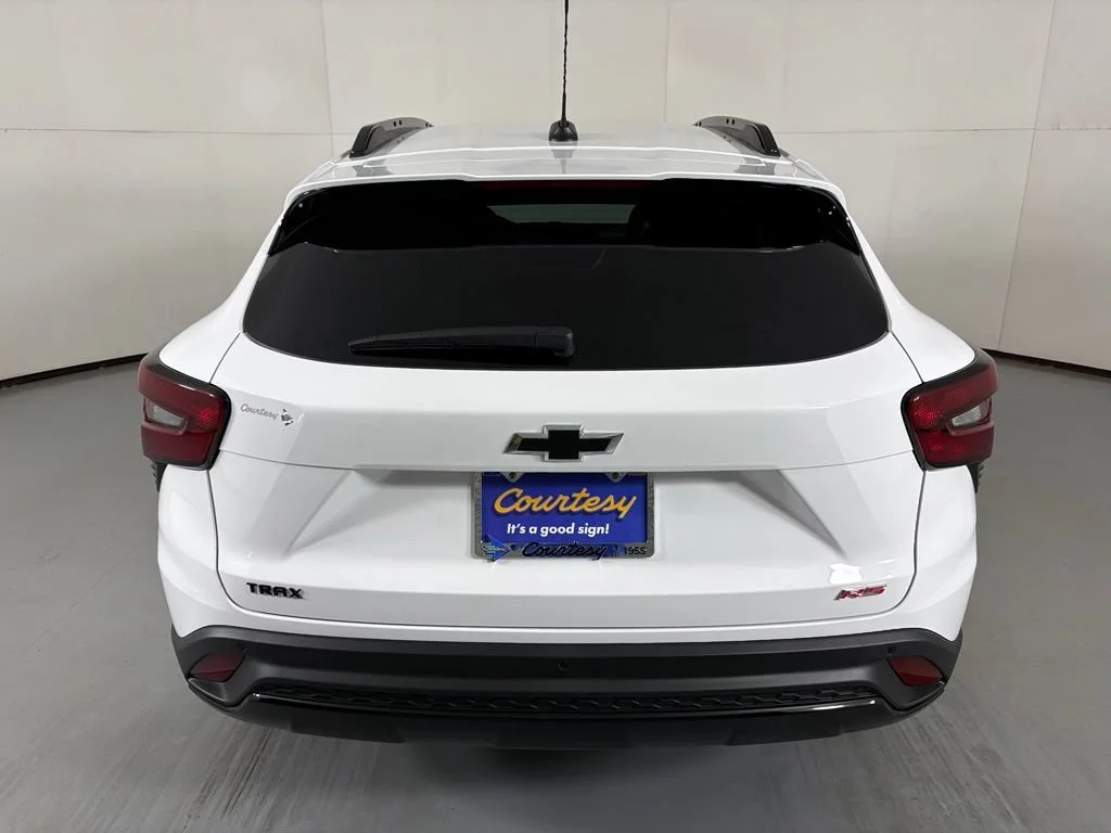 New 2026 Summit White Chevrolet 2RS image 8