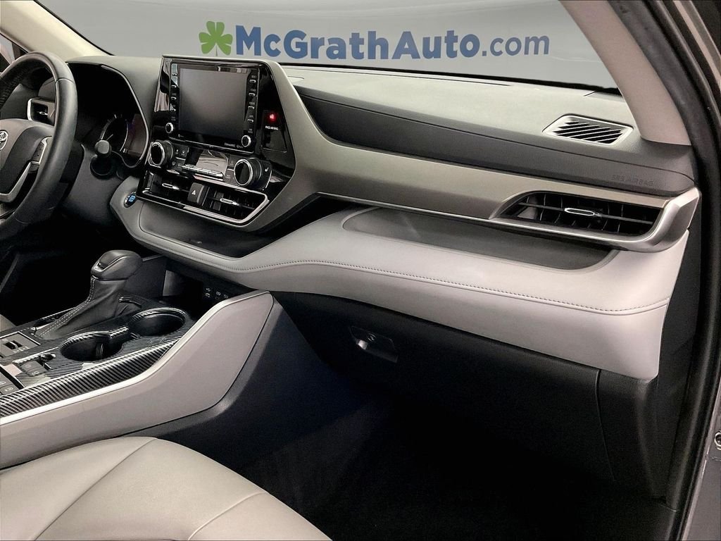 Used 2022 Gray Toyota XLE image 21