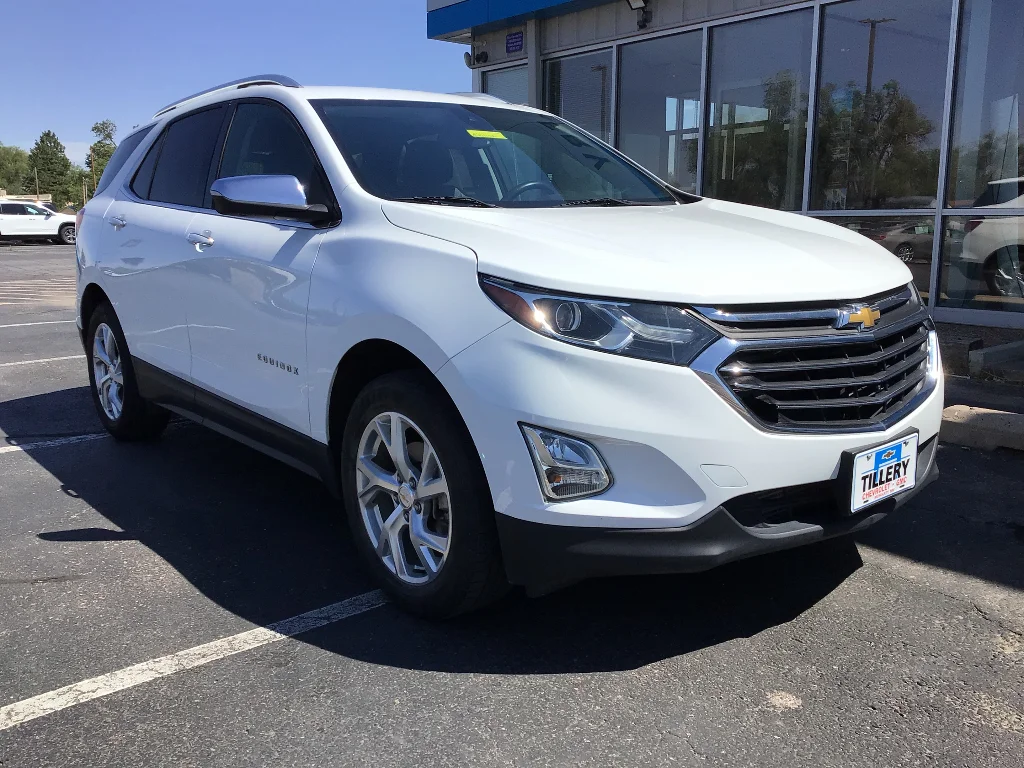 Used 2018 SUMMIT WHITE Chevrolet Premier image 2