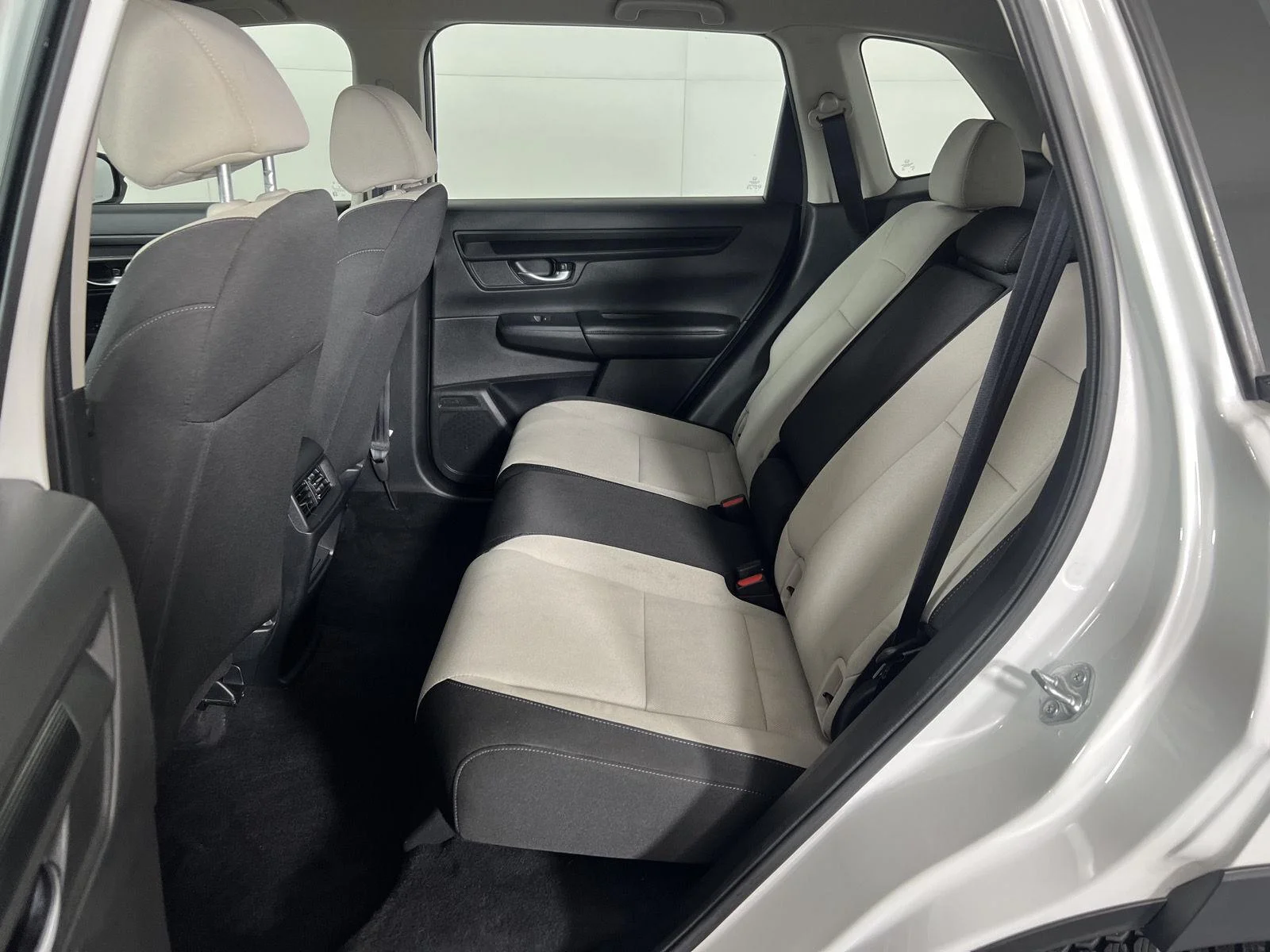 Used 2023 Platinum White Pearl Honda LX image 18