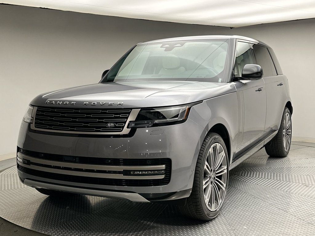 Used 2024  Land Rover SE image 1