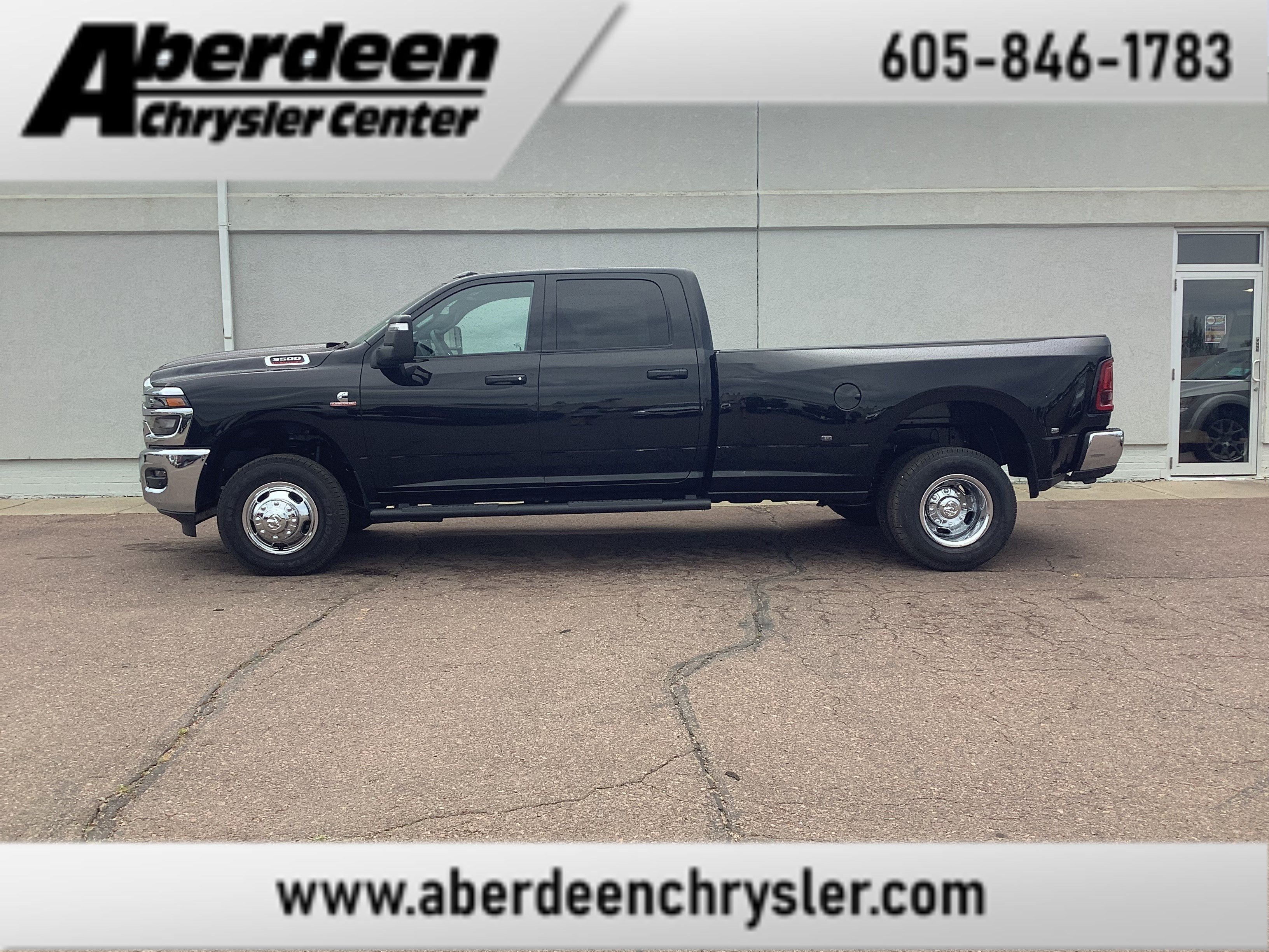 New 2026 Diamond Black Crystal Pearl-Coat Exterior Paint RAM Tradesman image 1