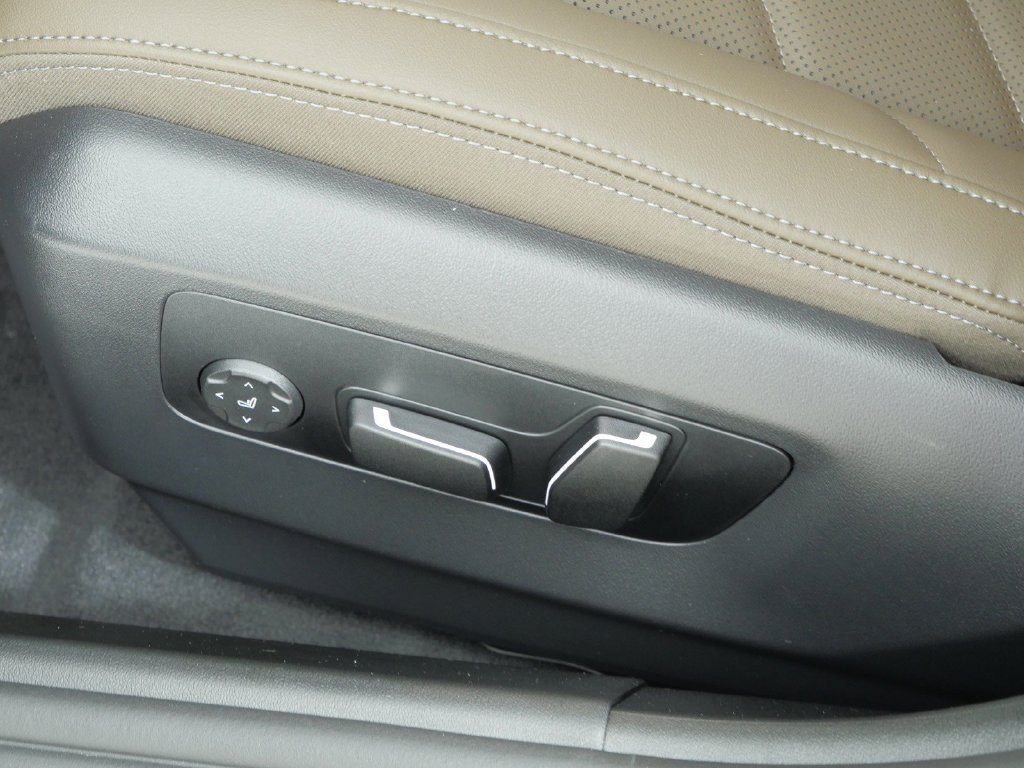 New 2027 Black Sapphire Metallic BMW 530i xDrive image 37