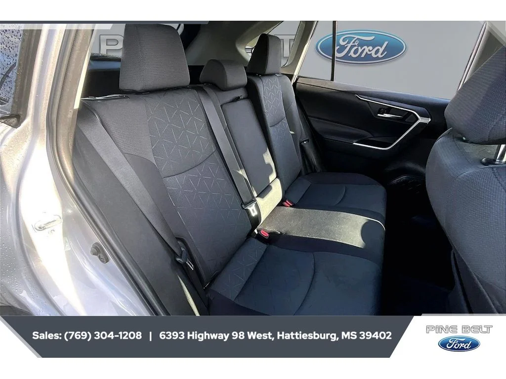 2024 Toyota RAV4 XLE - Photo 20