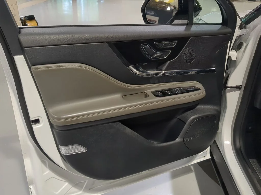 Used 2025 White Metallic Lincoln Premiere image 14