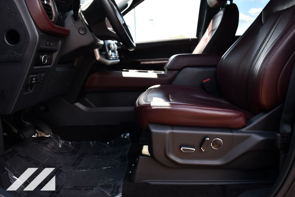 Used 2023  Ford Limited image 21