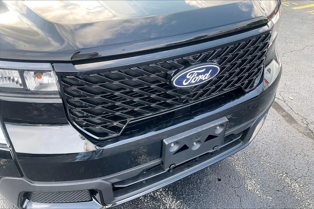 New 2026 Shadow Black Ford XLT image 30
