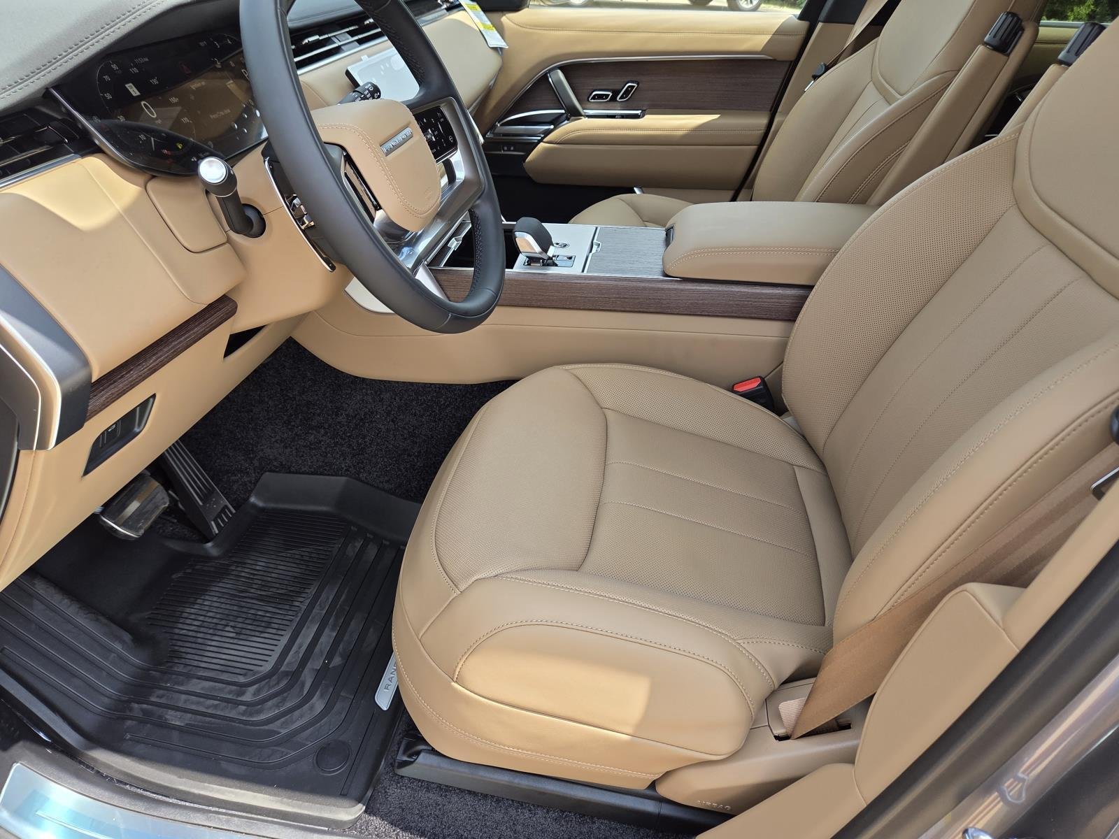 New 2026 Eiger Grey Land Rover SE image 30