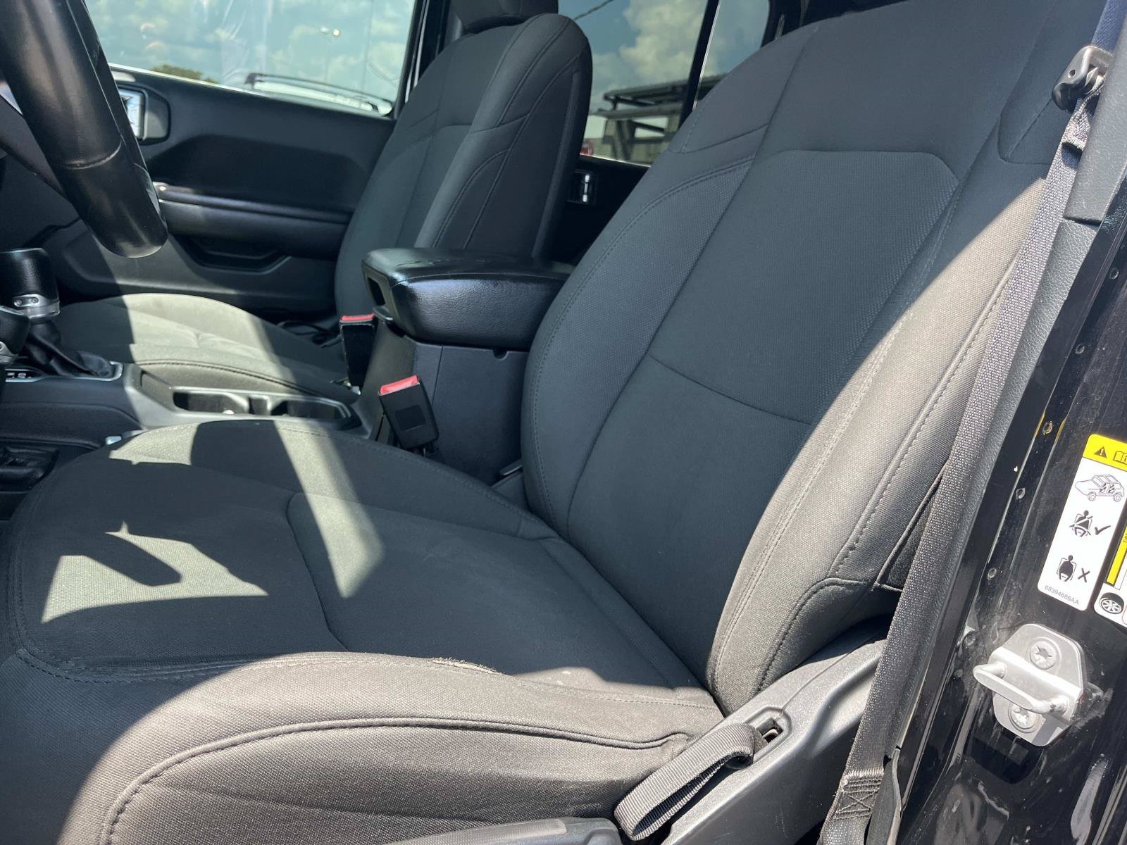 Used 2018 Black Clearcoat Jeep Sport S image 31
