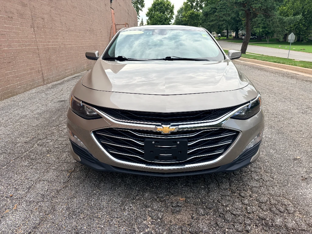 Used 2023 Gray Metallic Chevrolet LT image 8